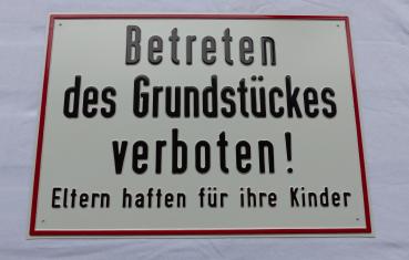Verbotssschild "Betreten des Grundstücks verboten! Eltern haften für ihre Kinder" Hinweisschild zur Grundstückskennzeichnung