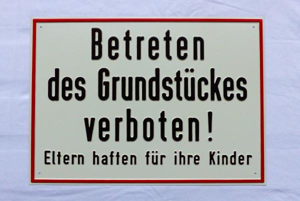 Verbotssschild "Betreten des Grundstücks verboten! Eltern haften für ihre Kinder" Hinweisschild zur Grundstückskennzeichnung