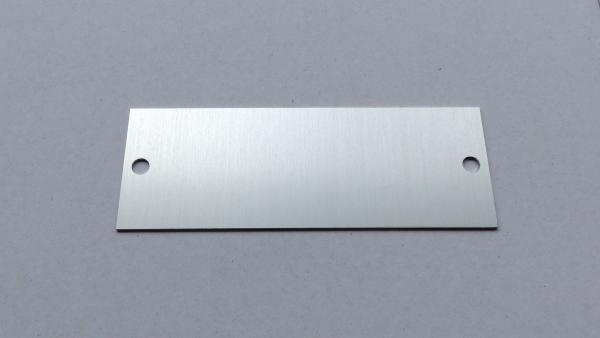 Typenschild für Laserbeschriftung, Eloxalunterdruck vollflächig schwarz, 110x40mm Ansicht Rückseite