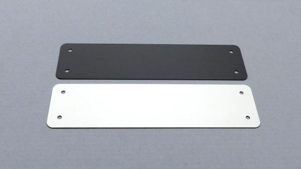 TSO-EVS372103 Typenschild für Laserbeschriftung, Eloxalunterdruck Ansicht 2 vorne vollflächig schwarz, hinten silber