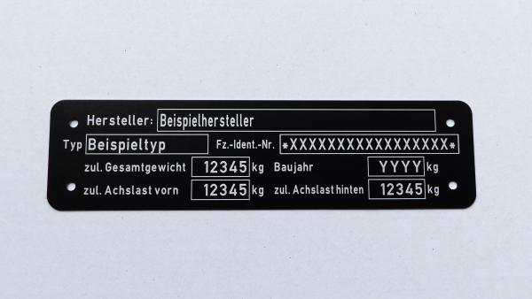 Var.3.2 Typenschild für Anhänger, Auto oder LKW mit 2 Achsen, beschriftet, Ansicht 1